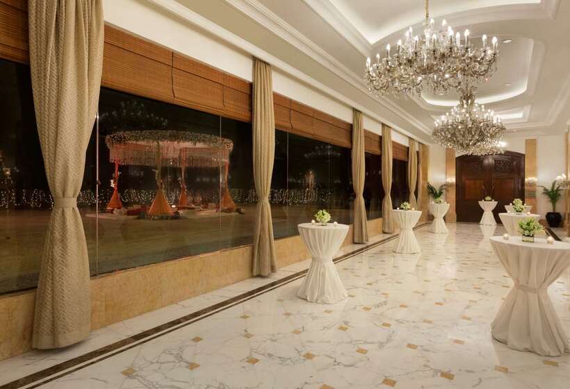 호텔 Shangrila Eros, New Delhi