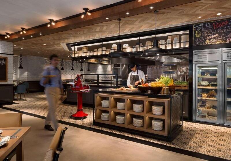 호텔 Shangrila Eros, New Delhi