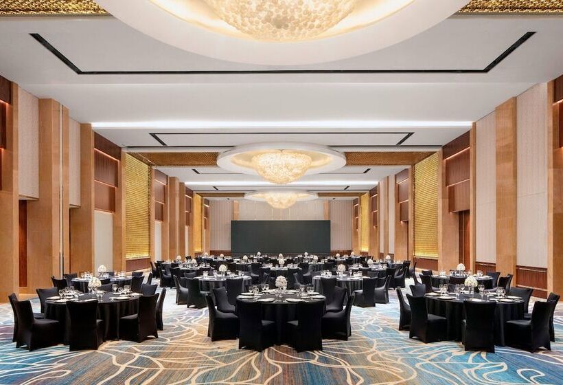 Sheraton Grand Shanghai Pudong Hotel & Residences