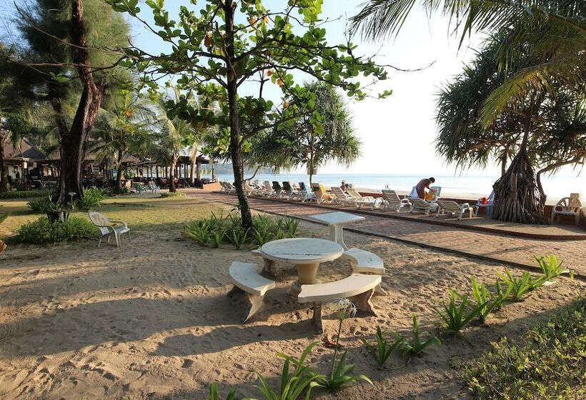 Отель Southern Lanta Resort