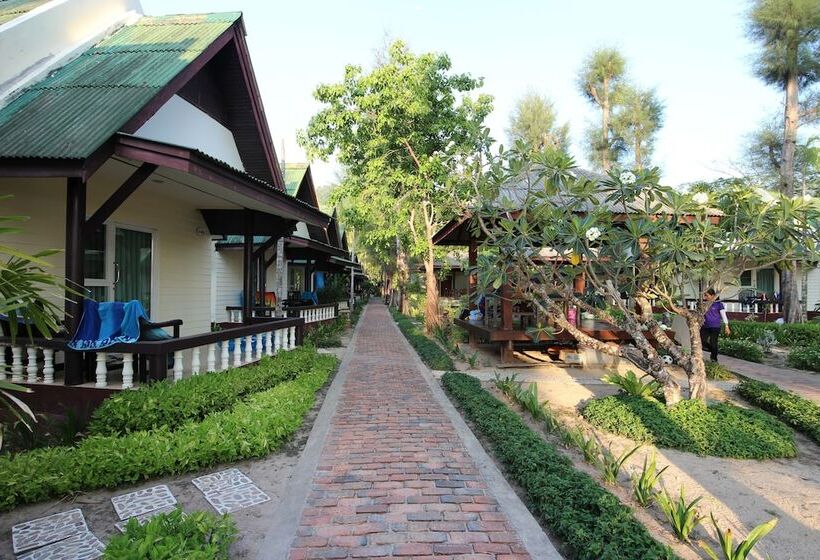 Отель Southern Lanta Resort