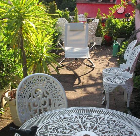 בית מלון כפרי Tilly S B&b And Apartment House