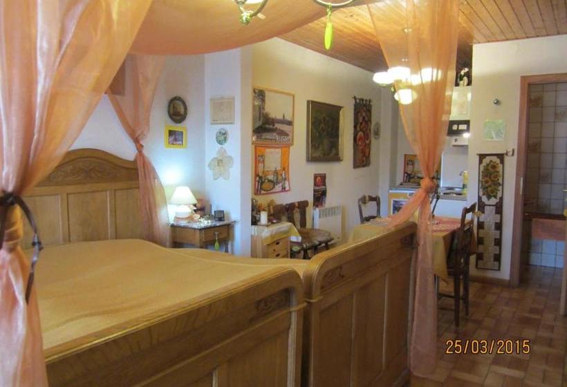 בית מלון כפרי Tilly S B&b And Apartment House