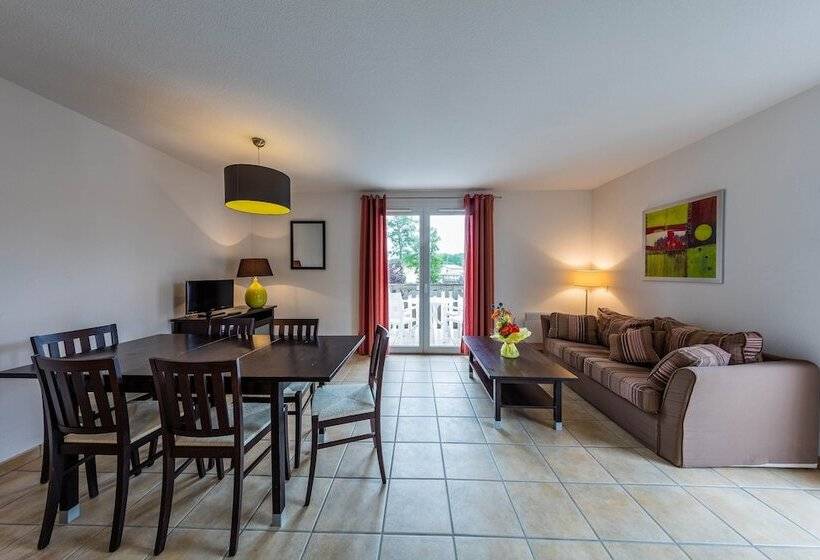 בית מלון כפרי Vacanceole  Le Domaine Du Golf D Albret