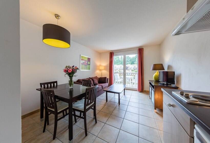 בית מלון כפרי Vacanceole  Le Domaine Du Golf D Albret