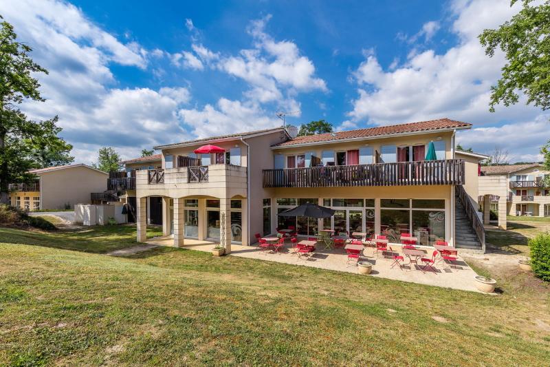 בית מלון כפרי Vacanceole  Le Domaine Du Golf D Albret