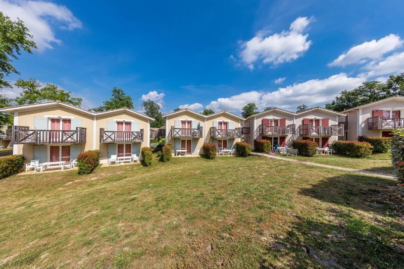 בית מלון כפרי Vacanceole  Le Domaine Du Golf D Albret