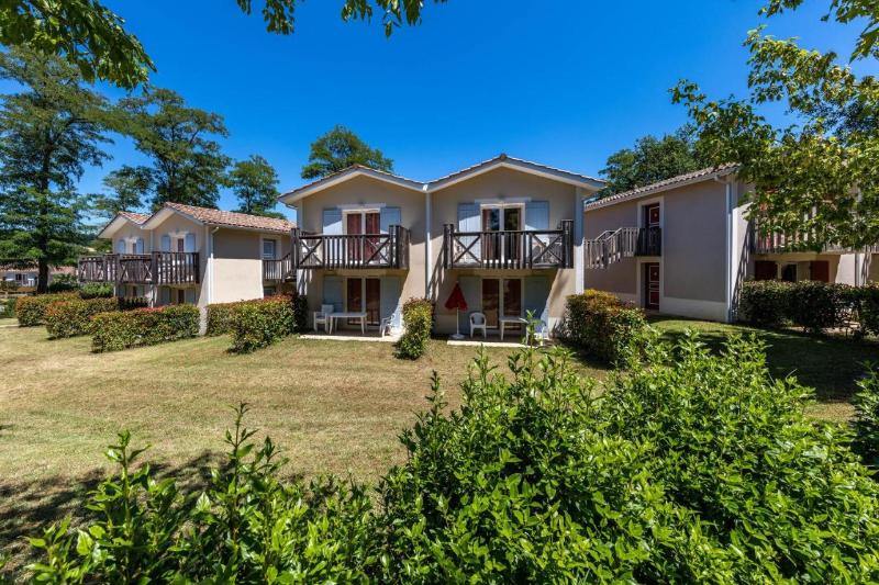 בית מלון כפרי Vacanceole  Le Domaine Du Golf D Albret