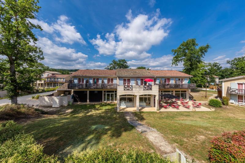 בית מלון כפרי Vacanceole  Le Domaine Du Golf D Albret