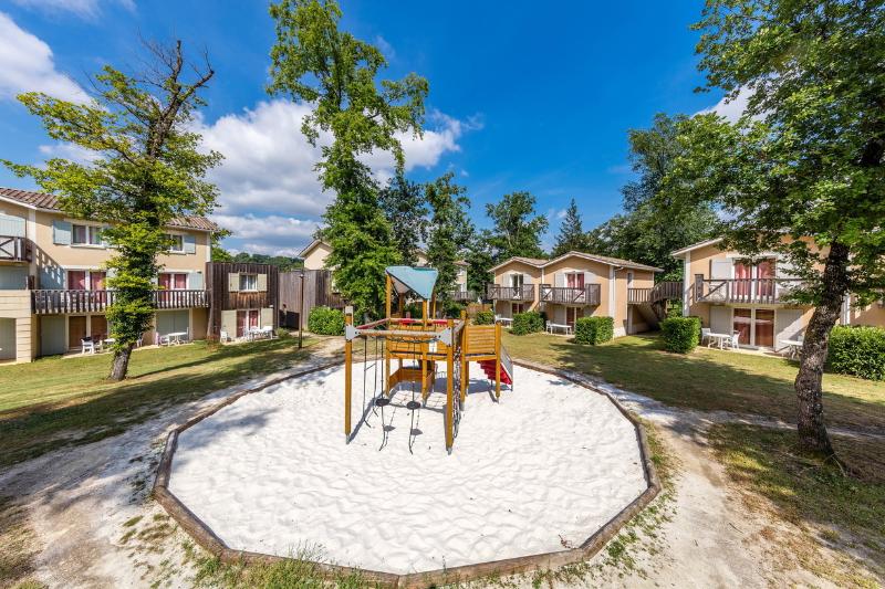 בית מלון כפרי Vacanceole  Le Domaine Du Golf D Albret