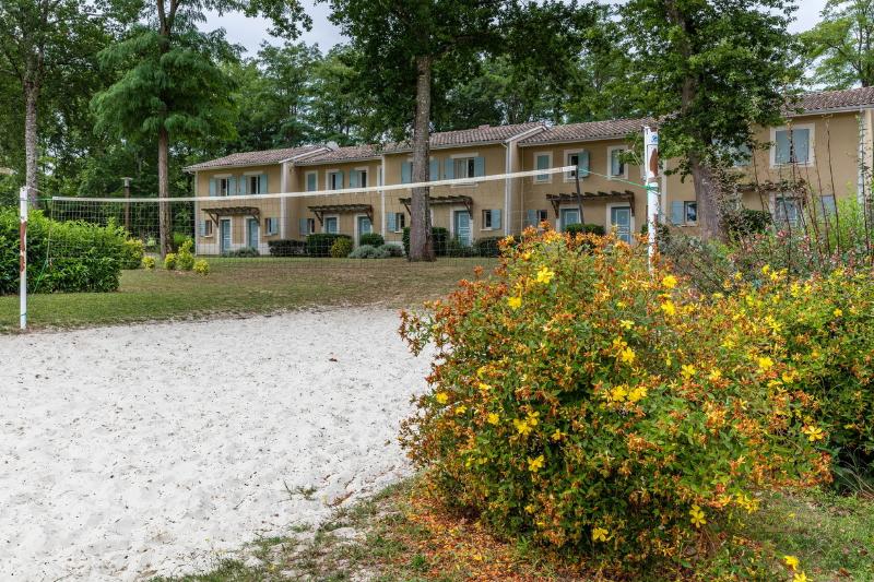 בית מלון כפרי Vacanceole  Le Domaine Du Golf D Albret