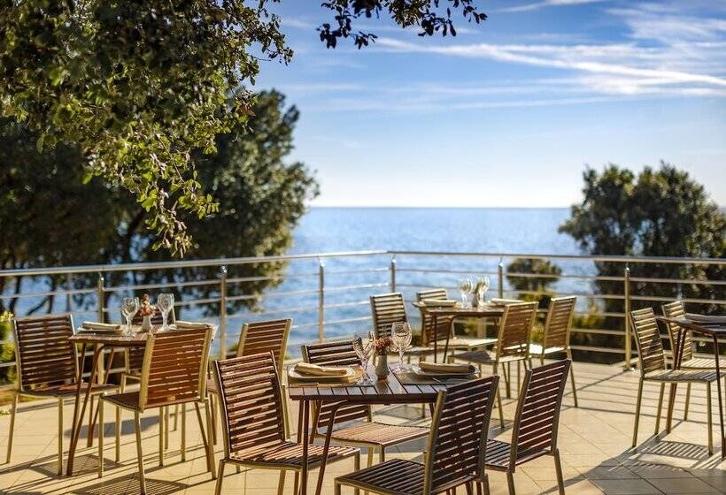 Maistra Select Amarin Resort