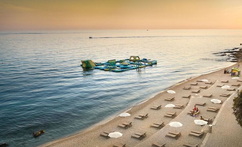 Maistra Select Amarin Resort