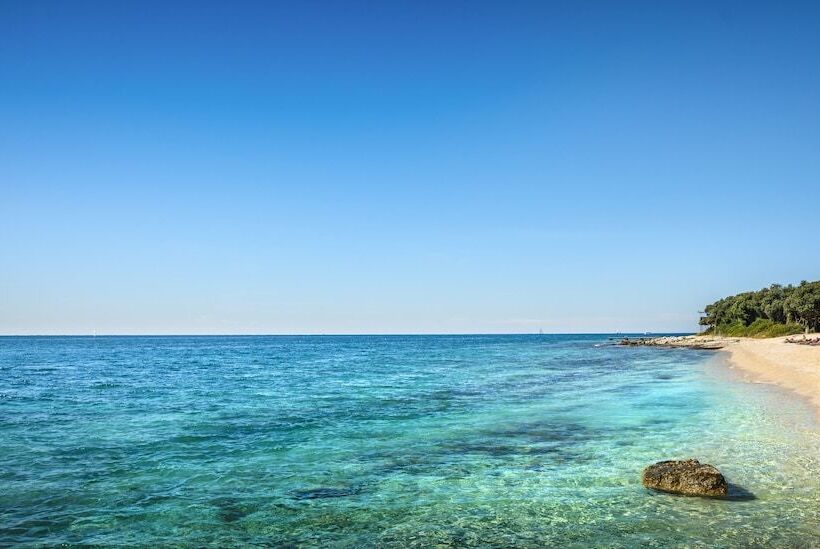 Maistra Select Amarin Resort