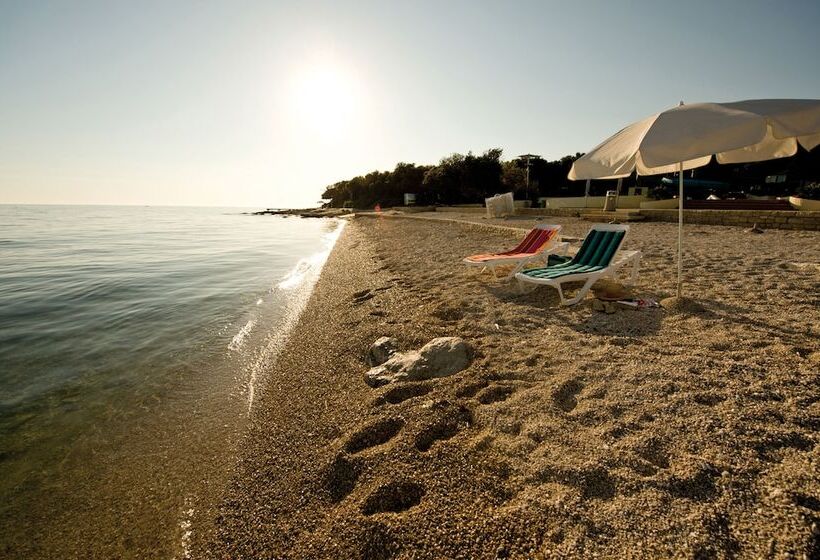 Maistra Select Amarin Resort