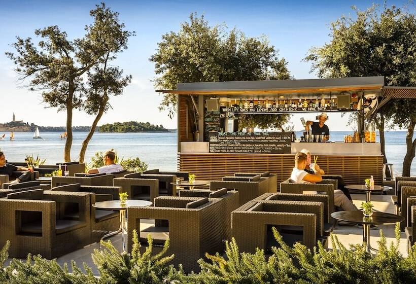 Maistra Select Amarin Resort