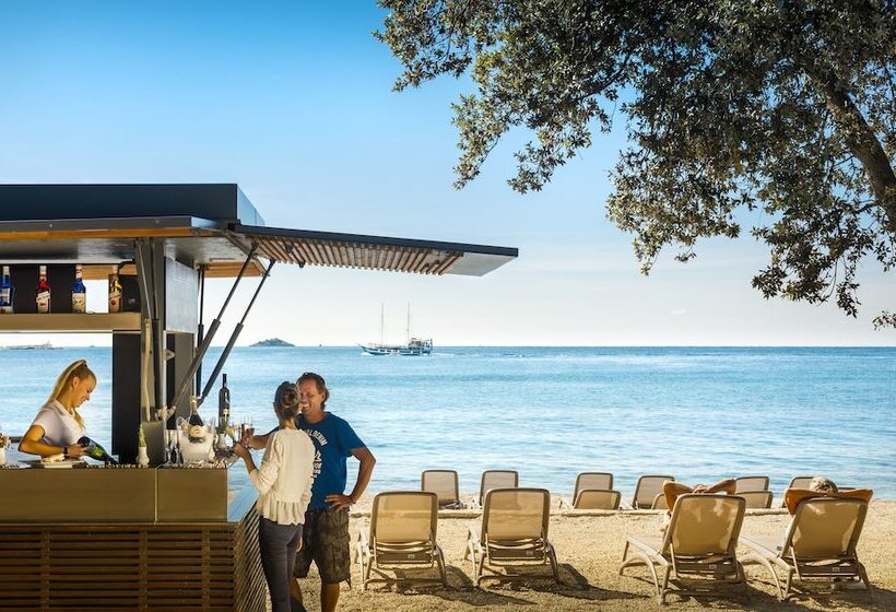 Maistra Select Amarin Resort