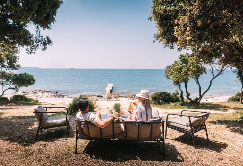 Maistra Select Amarin Resort