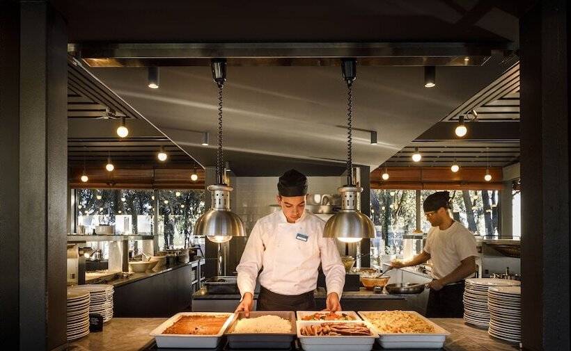 Maistra Select Amarin Resort