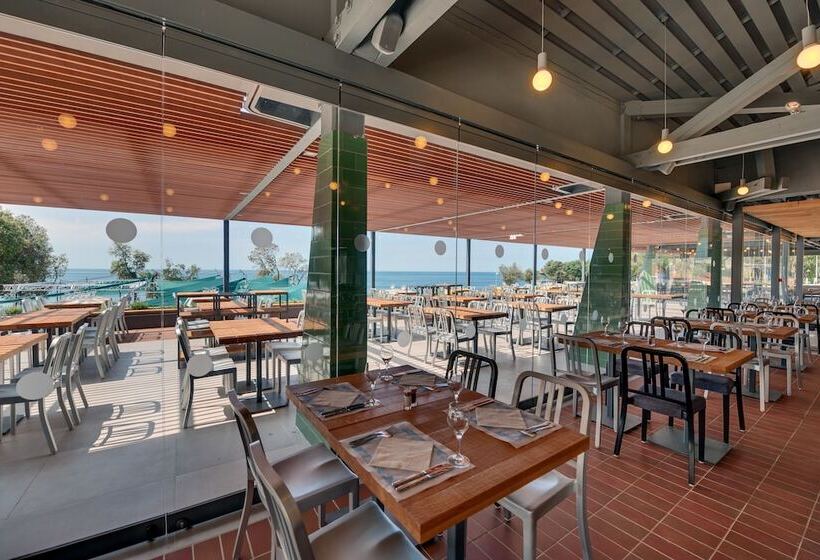 Maistra Select Amarin Resort