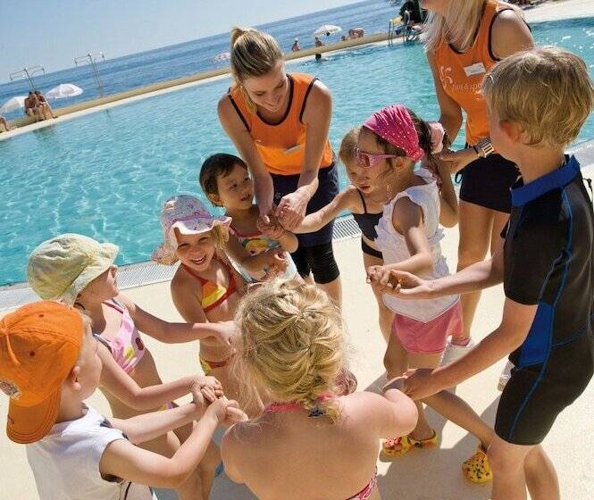 Maistra Select Amarin Resort