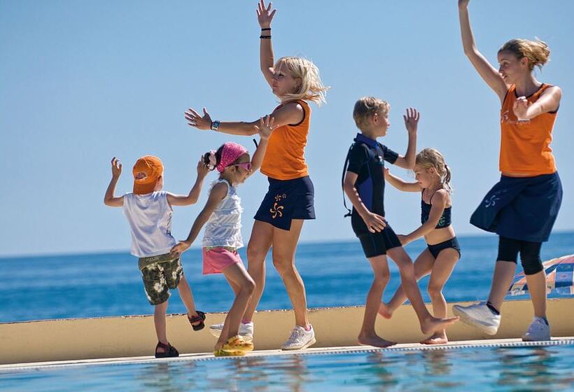 Maistra Select Amarin Resort