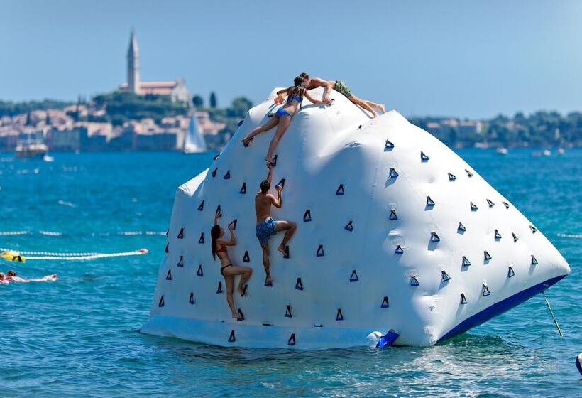 Maistra Select Amarin Resort