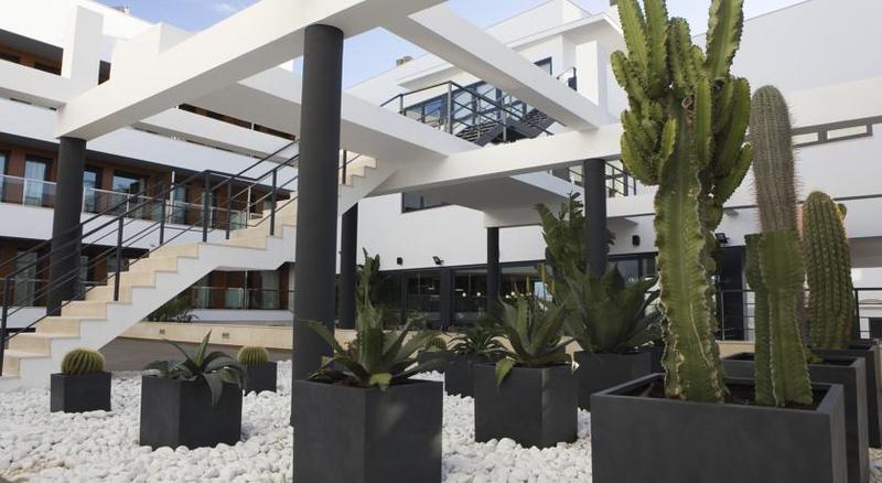 Y Apartamentos Conilsol