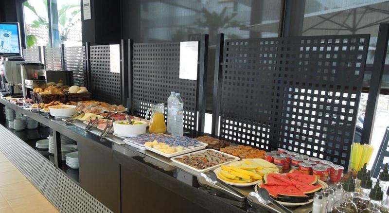 Y Apartamentos Conilsol