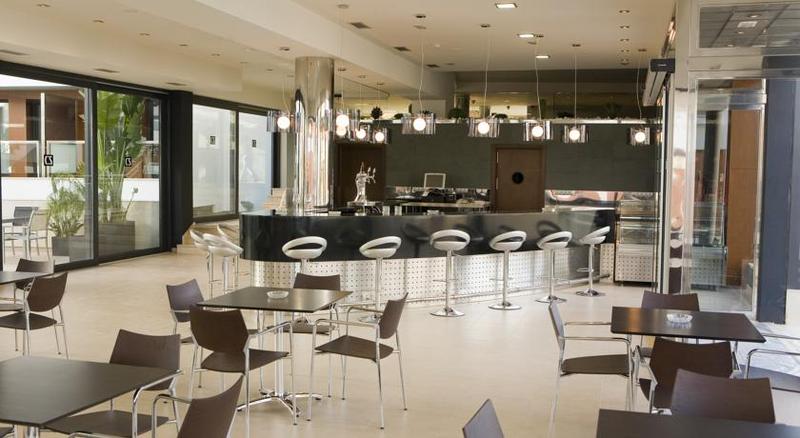 Y Apartamentos Conilsol