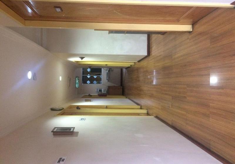 ホテル Alpha Inn Ranau Sabah