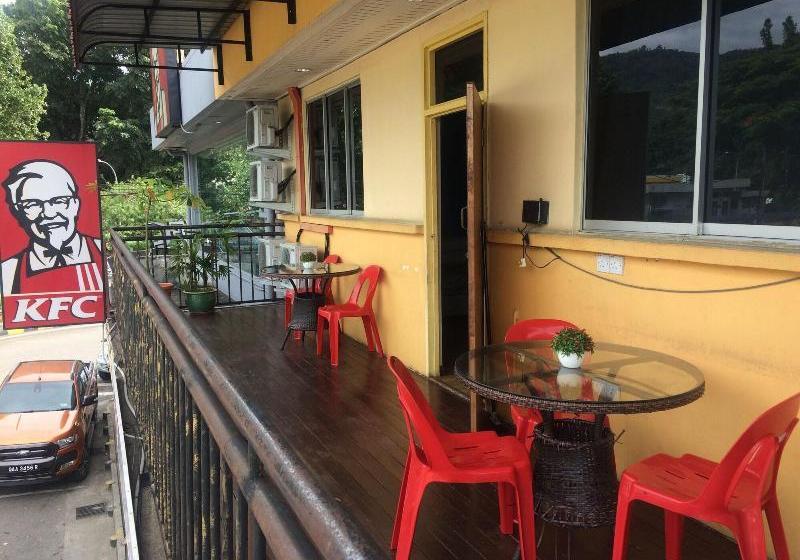 ホテル Alpha Inn Ranau Sabah