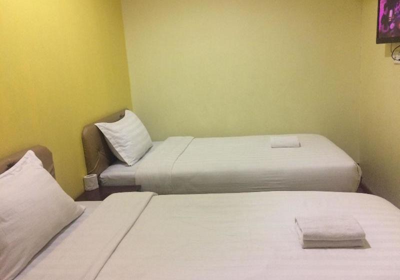 ホテル Alpha Inn Ranau Sabah