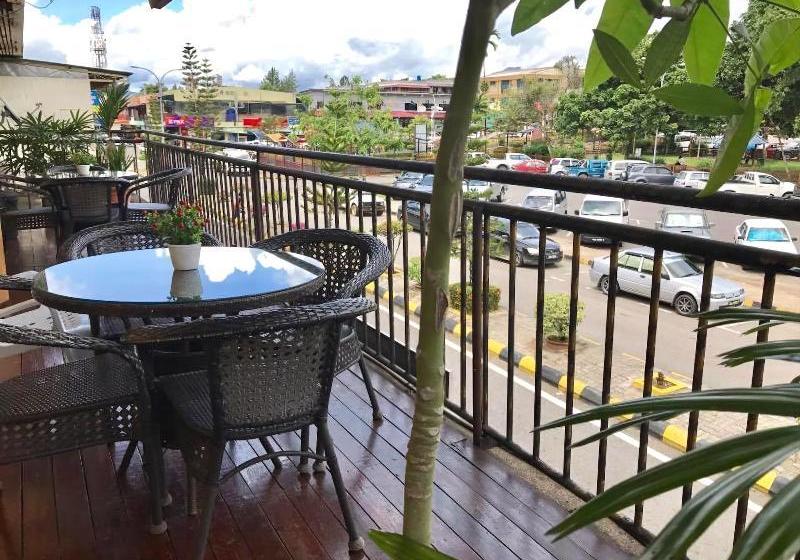 ホテル Alpha Inn Ranau Sabah