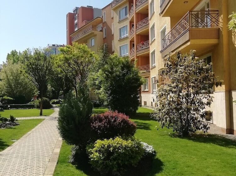 ホテル Aparthouse Borovo