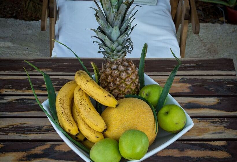 Отель Cavo Petra