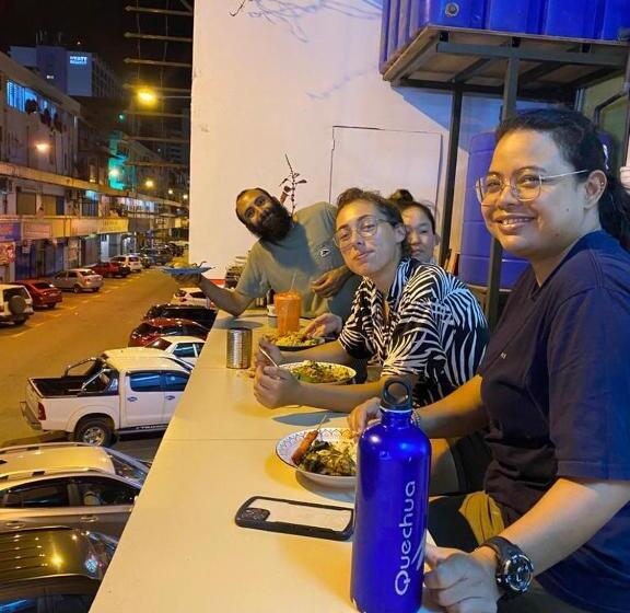 호텔 H2 Segama Backpacker