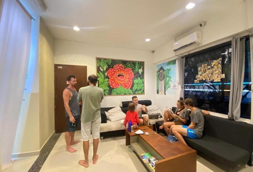 בית מלון כפרי H2 Segama Backpacker