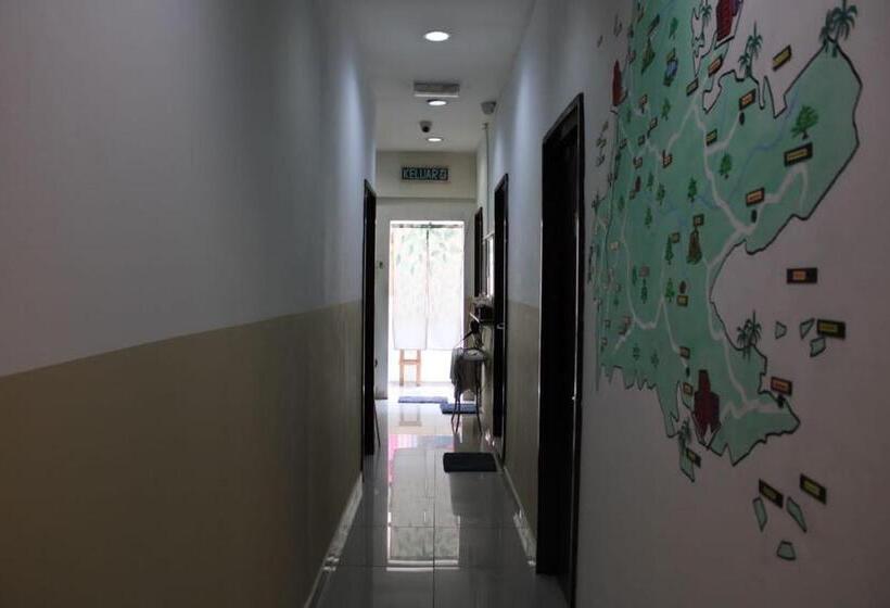 בית מלון כפרי H2 Segama Backpacker