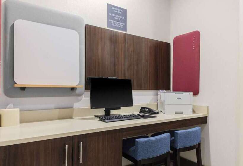 בית מלון כפרי Hilton Garden Inn Detroit Utica