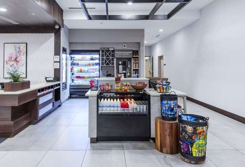 בית מלון כפרי Hilton Garden Inn Detroit Utica