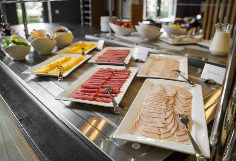 Отель Holiday Inn Express Moscow Khimki Go Park