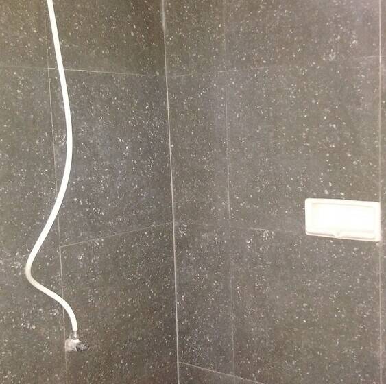 Отель Jonaths Cottage Bunaken