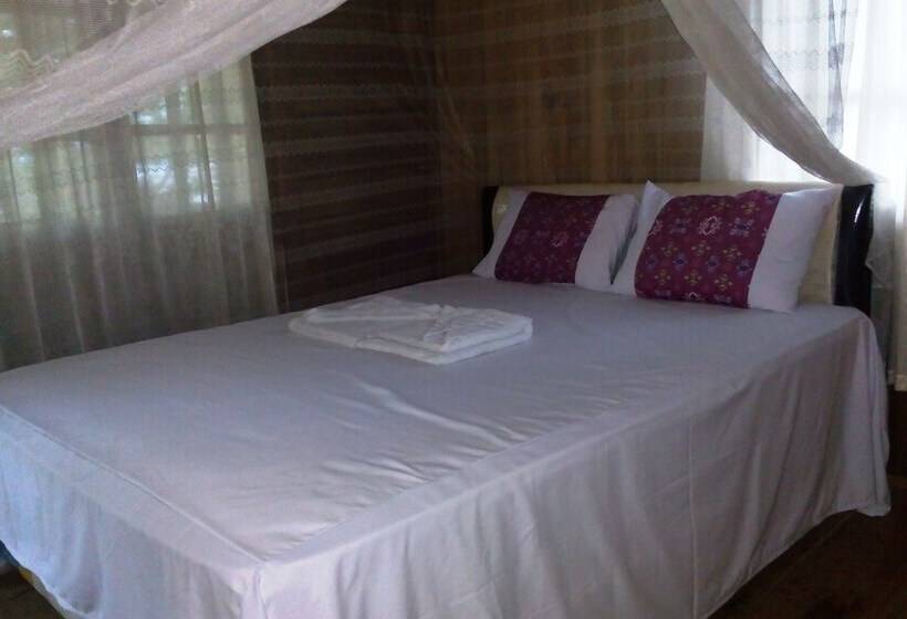 Отель Jonaths Cottage Bunaken