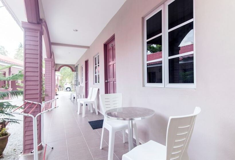 هتل Kampung Guest House   Hostel