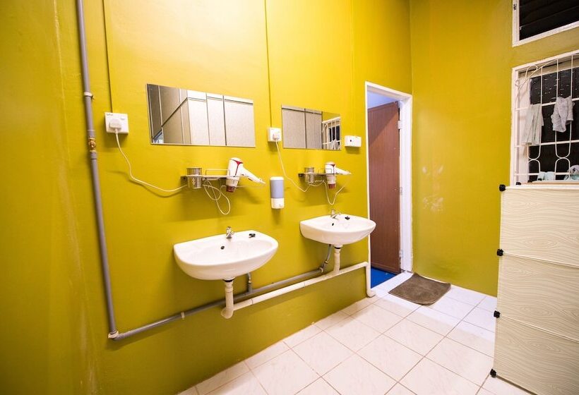 בית מלון כפרי Kemaman Lodge & Cafe   Hostel