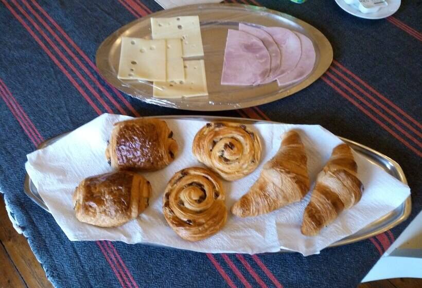 ホテル L Ours Des Corbières   Chambres D Hôtes