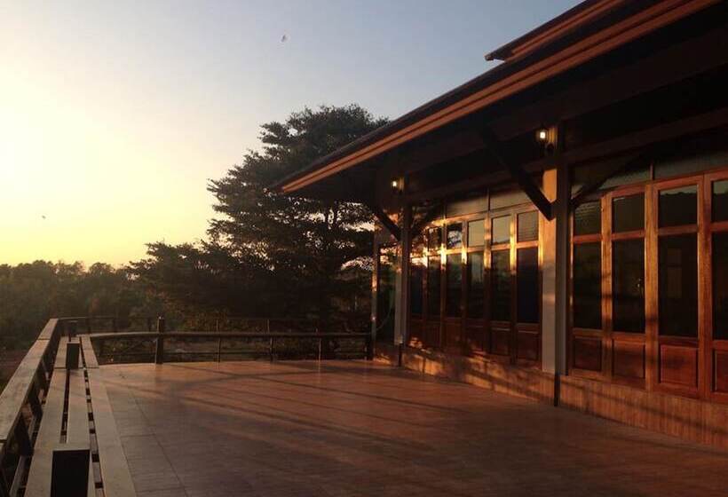 Отель Loesloei Garden Resort Phurua