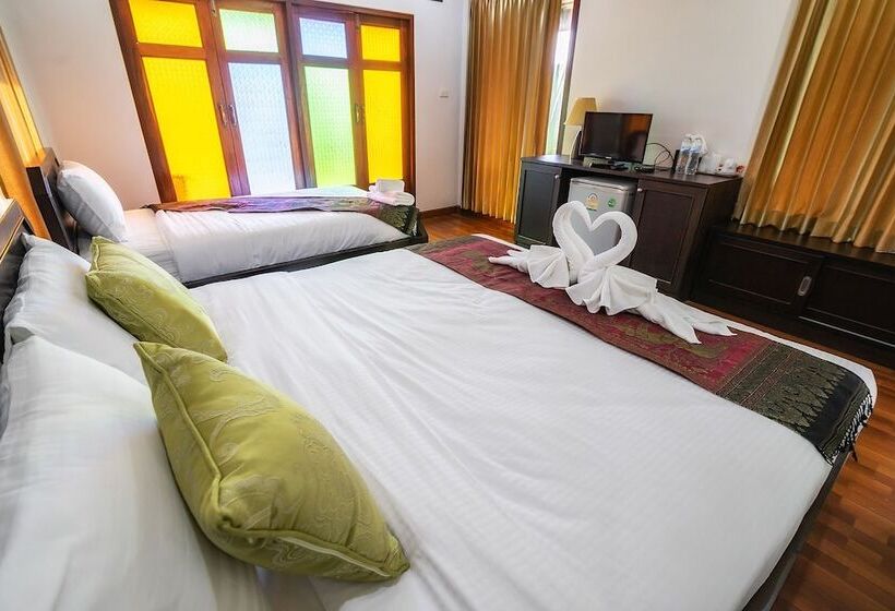 Отель Loesloei Garden Resort Phurua