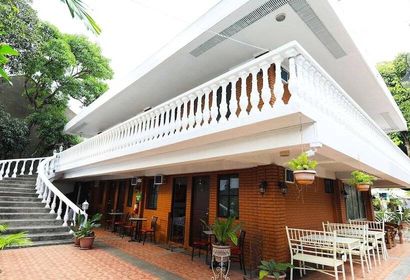 هتل Luljettas Place Garden Suites